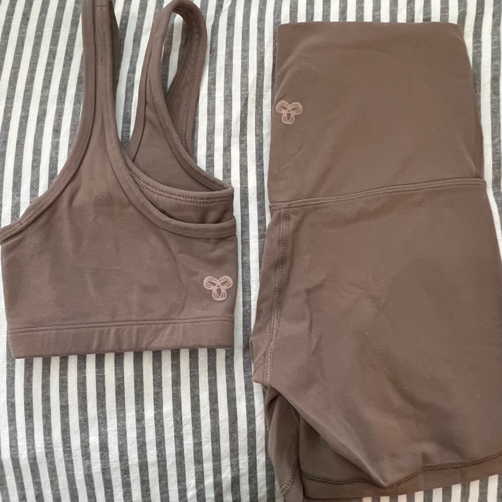 Aritzia Women's Brown workout set